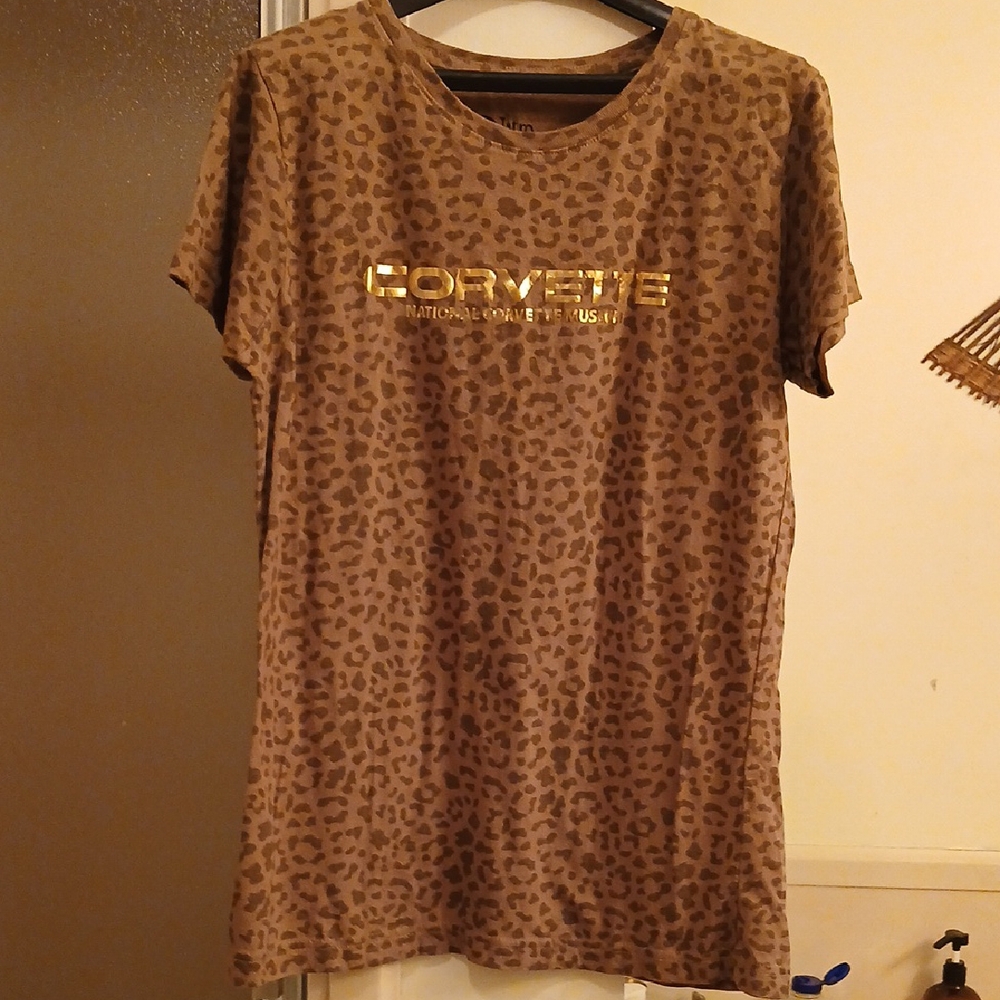 Leopard Print T-Shirt with Gold Lettering.‎ Nat. Corvette Museum.. Sz.L